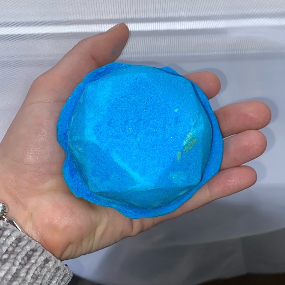 FREE bath bomb with all purchases🫧🫧🫧🛁🛁 - Picture 2 of 2